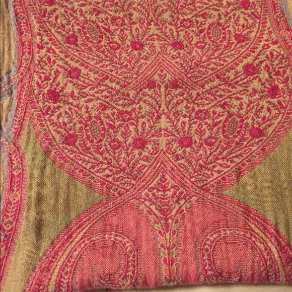 Vintage Luxurious long fringed scarf. - Picture 5 of 5